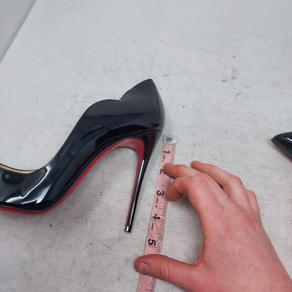 Christian Louboutin Black Hot Chick Scallop Patent Leather Pump Shoe - Picture 11 of 11